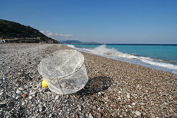 포토 JPG 해외이미지 구름 파도 바다 여행 자연 하늘 낚시 휴가 열대 어류 풍경 사람없음 물 파란색 조약돌 그물 서핑 지중해 그리스 휴양지 올가미 수평선 해외202004 해외포토 자연요소 유럽 컬러 레저 수중동물 장소 돌_바위 수상스포츠 생태계 파일형식 이미지허브