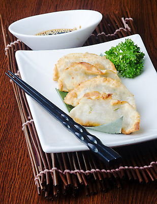 포토 JPG 해외이미지 전통 접시 음식 백그라운드 스티커 채소 육류 돼지고기 요리 동양인 사람없음 일본 식사 저녁식사 중국 어둠 튀김 흰색 점심식사 경단 핸드메이드 해외202004 해외포토 식기 아시아 컬러 식재료 인종 파일형식 이미지허브