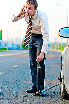 포토 JPG 해외이미지 백인 1 손 옷 남자 도로 얼굴 여행 컨셉 장난 비즈니스 교통시설 자동차 넥타이 모바일 스트레스 아이디어 한명 사람 정장 성인 공구 업무 작업 비즈니스맨 바퀴 고속도로 운전사 고급 수리 문제 엔진 목각 단절 압력 재앙 적자 유일 방식 해외202004 해외포토 서양인 직업 잡화 길 육상교통 교통 신체부위 도구 직장인 시설 파일형식 이미지허브