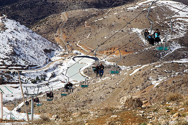 포토 JPG 해외이미지 구름 스포츠 여행 겨울 패턴 모션 하늘 날씨 추상 스키 산 사람 사람없음 여행객 언덕 휴양지 리프트 이스라엘 해외202004 해외포토 자연요소 계절 무늬 겨울스포츠 장소 서아시아 파일형식 이미지허브