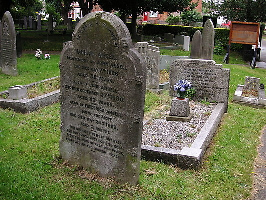 포토 JPG 해외이미지 기독교 종교 십자가 표시 이끼 사람없음 교회 회색 추위 죽음 무덤 영혼 비석 묘사 기념물 목각 빅토리아 썩음 옛날 해외202004 해외포토 컬러 종교건축 건물 파일형식 이미지허브