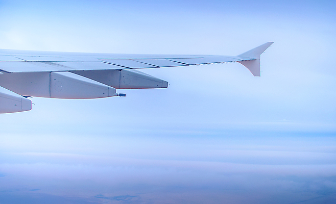 포토 JPG 해외이미지 구름 응시 지구 여행 백그라운드 날개 비즈니스 창문 교통시설 하늘 휴가 비행기 안테나 파노라마 풍경 사람없음 내부 파란색 우주 기계 일몰 에너지 흰색 분위기 땅 고도 항공 속도 상업 제트기 엔진 우주산업 스카이라인 대패 수평선 해외202004 해외포토 자연요소 시선 산업 컬러 교통 컨셉 통신 항공교통 대중교통 촬영기법 노을 시설 파일형식 이미지허브