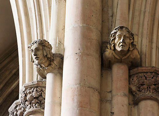 포토 JPG 해외이미지 사람없음 조각상 교회 목각 해외202004 해외포토 종교건축 건물 조형물 파일형식 이미지허브