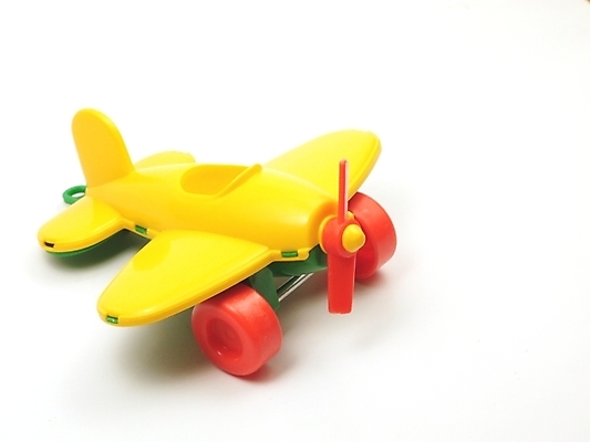 포토 JPG 해외이미지 여행 백그라운드 장난 비행기 사람없음 빛 장난감 노란색 흰색 작음 대패 해외202004 해외포토 컬러 항공교통 대중교통 크기 파일형식 이미지허브