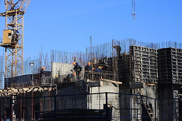 포토 JPG 해외이미지 비즈니스 하늘 부동산 노동자 주택 사람 사람없음 건물 봄 도시 그룹 기중기 건축업자 콘크리트 해외202004 해외포토 직업 건축물 계절 건축 중장비 재산 파일형식 이미지허브
