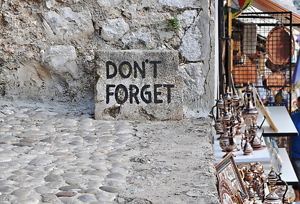 포토 JPG 해외이미지 전통 벽 백그라운드 패턴 텍스트 거리 미술 사람없음 장식 컬러풀 회색 시장 이슬람교 사인 전쟁 타운 기념물 보스니아 옛날 스타일 해외202004 해외포토 종교 컬러 무늬 문화예술 도시 파일형식 이미지허브