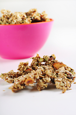 포토 JPG 해외이미지 라이프스타일 음식 조각 다이어트 과일 재료 아침 디저트 건강 사람없음 식사 에너지 견과류 신선 사발 달콤 맛 아침식사 낟알 시리얼 밀 먹기 유기농 아몬드 내추럴 건포도 뮤즐리 시나몬 오트밀 채식주의자 핸드메이드 귀리 해외202004 해외포토 주간 웰빙 컨셉 모션 포도 곡류 생활 사기그릇 채식 건과일 파일형식 이미지허브