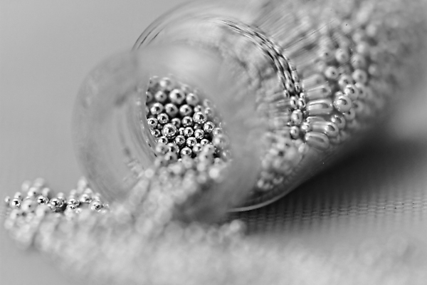 포토 JPG 해외이미지 백그라운드 유리 사람없음 장식 빛 반짝임 반사 유행 페인트 화장품 회색 흐름 흰색 붓 못 오픈 화려 닫기 떨어짐 은색 정상 컨테이너 손톱관리 만들기 광택 고립 니스 해외202004 해외포토 산업 컬러 컨셉 모션 재질 뷰티 공구 네일아트 파일형식 이미지허브