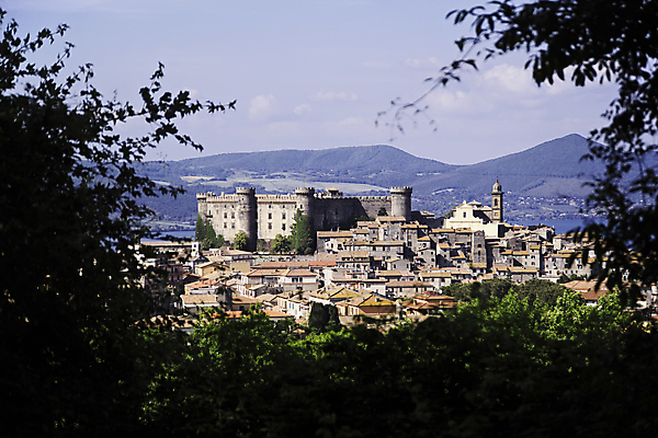 포토 JPG 해외이미지 구름 호수 자연 하늘 산 파노라마 풍경 사람없음 건물 가로 물 여름 파란색 여행객 마을 이탈리아 도시 중세 로마 지중해 휴양지 시력 해외202004 해외포토 자연요소 건축물 계절 유럽 바다 컬러 촬영기법 사람 장소 역사 생태계 파일형식 이미지허브