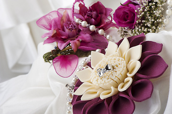 포토 JPG 해외이미지 전통 커플 기념일 꽃 감정 꽃다발 결혼 2 관계 결혼식 휴가 선물 사랑 이벤트 사람없음 장식 선물상자 유행 신혼여행 흰색 축하 반지 쌍 황금 고급 은색 크리스탈 보석 심볼 열정 다이아몬드 약혼 해외202004 해외포토 식물 컬러 컨셉 장신구 상자 광석 약속 파일형식 이미지허브