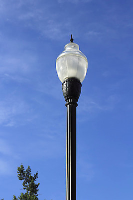 포토 JPG 해외이미지 나무 구름 캐릭터 가로등 자연 유리 하늘 아침 사람없음 야외 초록색 파란색 빛 금속 맑음 검은색 흰색 램프 큼 상록수 일반 카피스페이스 해외202004 해외포토 주간 자연요소 식물 공공시설 컬러 재질 날씨 조명 공백 크기 생태계 파일형식 이미지허브