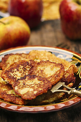 포토 JPG 해외이미지 접시 감자 사람없음 목재 갈색 사과 팬케이크 해외202004 해외포토 나무 식기 컬러 채소 과일 재료 케이크 파일형식 이미지허브