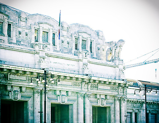 포토 JPG 해외이미지 유럽 도로 조각 크리스마스장식 건축양식 교통시설 사람없음 건물 장식 검은색 이탈리아 기차 수확 도시 재산 역 복고 트랙 타운 조형 일반 목각 덩어리 고물 밀라노 방법 옛날 스타일 해외202004 해외포토 건축물 건축 나라 길 육상교통 컬러 교통 크리스마스 농업 대중교통 금융 시설 파일형식 이미지허브