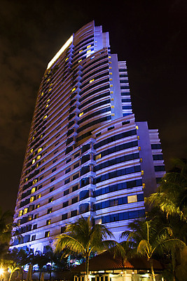 포토 JPG 해외이미지 비즈니스 건축양식 호텔 부동산 사람없음 건물 빛 사무실 세일 고층빌딩 재산 야간 휴양지 투자 대출 교외 렌탈 멀티 점화 진짜 해외202004 해외포토 자연요소 건축물 건축 숙소 빌딩 금융 장소 파일형식 이미지허브