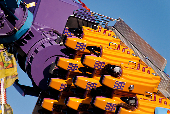 포토 JPG 해외이미지 주간 행복 휴식 사람없음 야외 맑음 보라색 주황색 놀이공원 놀이기구 주말 해외202004 해외포토 자연요소 감정 컬러 컨셉 날씨 테마파크 파일형식 이미지허브