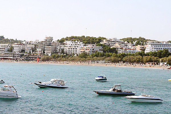 포토 JPG 해외이미지 식물 구름 모래 바다 요트 자연 하늘 산 사람 사람없음 야외 초록색 물 파란색 항구 수영 도시 만 보트 고급 그리스 아테네 포트 해외202004 해외포토 자연요소 유럽 컬러 컨셉 배_교통 교통시설 수상스포츠 생태계 파일형식 이미지허브