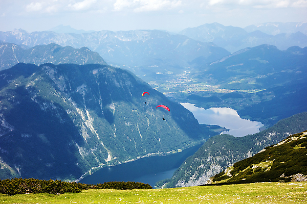포토 JPG 해외이미지 주간 하늘 산 사람없음 야외 비행 자신감 고독 속도 낙하산 패러글라이딩 글라이더 해외202004 해외포토 자연요소 감정 스포츠 파일형식 이미지허브