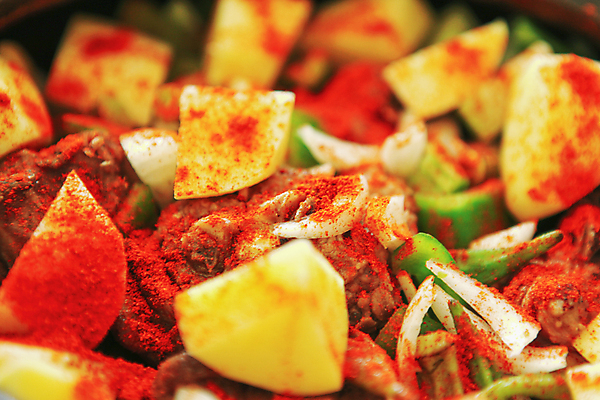 포토 JPG 해외이미지 전통 백그라운드 다이어트 토마토 채소 양파 감자 마늘 육류 요리 사람없음 컬러풀 식사 저녁식사 당근 시골 신선 그릴 인도인 굽기 먹기 향신료 준비 매움 레시피 후추 카레 양고기 로즈메리 송아지고기 핸드메이드 해외202004 해외포토 외국인 음식 컬러 식재료 모션 주방용품 뿌리채소 건강 동양인 맛 구이 허브 향미료 파일형식 이미지허브