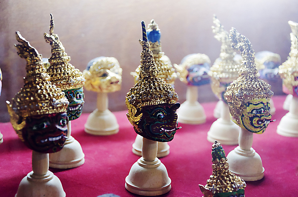 포토 JPG 해외이미지 전통 디자인 옷 아시아 문화 얼굴 인형 백그라운드 패턴 바지 태국 표면 가면 미술 사람없음 목재 장식 초록색 파란색 머리 유행 어둠 공연 골동품 흰색 춤 직물 도시 면 재산 황금 닫기 악마 남색 극장 오브젝트 질감 땀 쇼 캔버스 드라마 섬유 수공예 고립 그런지 꼭두각시 옛날 핸드메이드 스타일 해외202004 해외포토 나무 나라 컬러 무늬 재료 모션 하의 문화예술 이벤트 신체부위 금융 공예 파일형식 이미지허브