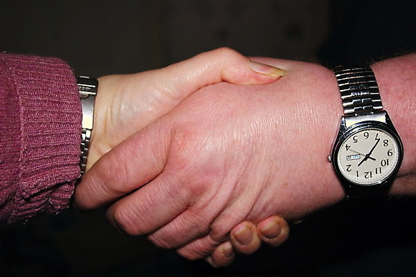 포토 JPG 해외이미지 직업 손 여자 남자 신체 비즈니스 성공 협력 악수 관리 사람 손짓 사람없음 사무실 판매 믿음 우정 거래 인사 업무 비즈니스맨 손목시계 계약 흔들림 약속 동의 해외202004 해외포토 감정 시계 컨셉 장신구 모션 신체부위 친구 예절 작업 직장인 파일형식 이미지허브