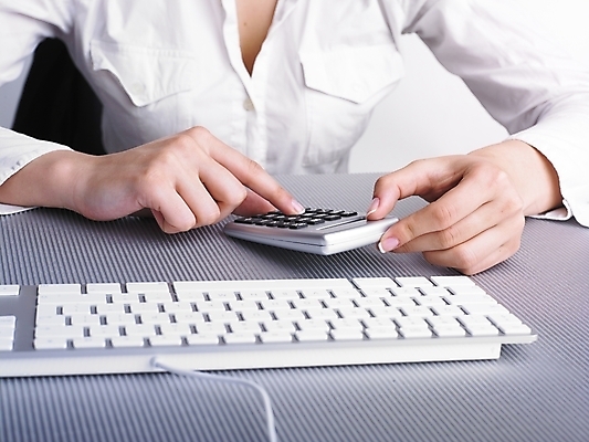 포토 JPG 해외이미지 직업 손 여자 컨셉 셔츠 비즈니스 사업가 아이디어 직장 정장 사람없음 금융 사무실 자료 계산기 흰색 업무 작업 비즈니스우먼 절약 수학 분석 투자 비서 개발 효율 해외202004 해외포토 옷 컬러 상의 회사 교과목 문구용품 사람 신체부위 경제 장비 직장인 파일형식 이미지허브