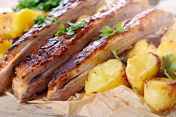 포토 JPG 해외이미지 접시 음식 백그라운드 채소 휴가 육류 돼지고기 요리 사람없음 목재 아웃포커스 가로 컬러풀 식사 샐러드 감자튀김 우아함 그릴 인스턴트 바비큐 허리 준비 슬라이스 갈비뼈 숙성 해외202004 해외포토 나무 식기 컬러 컨셉 식재료 재료 주방용품 뼈 감자 촬영기법 신체부위 튀김 파일형식 이미지허브