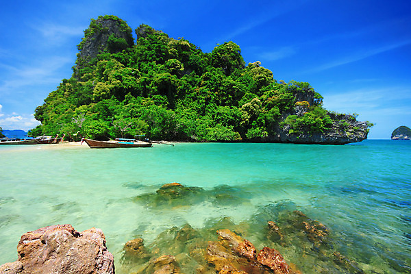 포토 JPG 해외이미지 아시아 모래 파도 바다 섬 여행 태국 자연 하늘 휴가 휴식 산 풍경 사람없음 목재 물 여름 파란색 침묵 만 보트 꼬리 천국 석호 안다만 터키석 파라다이스 푸켓 해외202004 해외포토 자연요소 나무 계절 나라 컬러 컨셉 배_교통 재료 소리 보석 생태계 파일형식 이미지허브