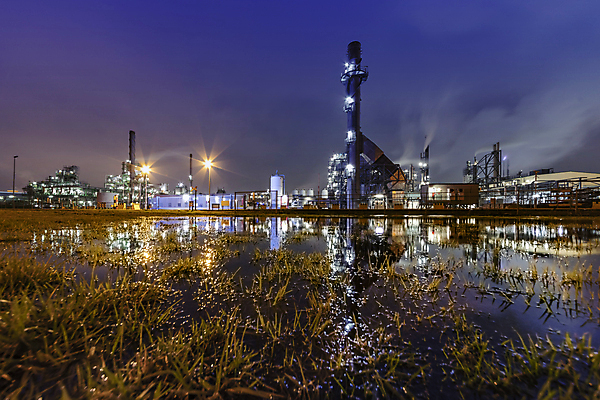 포토 JPG 해외이미지 식물 산업 비즈니스 공장 교통시설 하늘 파노라마 굴뚝 풍경 사람없음 건물 물 파란색 강 반사 환경 탑 금속 항구 힘 일몰 거울 장비 에너지 연기 제조 야간 네덜란드 연료 가스 화학물질 화학약품 해외202004 해외포토 자연요소 건축물 유럽 컬러 교통 공업 재질 촬영기법 노을 화학 시설 물질 파일형식 이미지허브