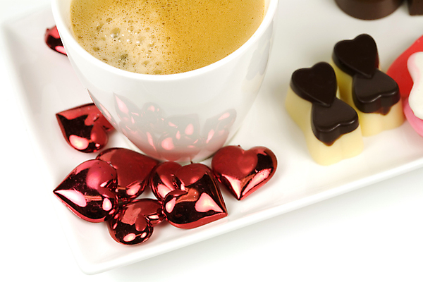 포토 JPG 해외이미지 커피 음료 아침 발렌타인데이 사랑 사람없음 컵 빨간색 초콜릿 이탈리아 카페 하트 대접 신선 뜨거움 달콤 맛 아침식사 혼합 만족 아로마 향 에스프레소 라떼 양조 해외202004 해외포토 주간 모양 식기 감정 유럽 컬러 컨셉 데이이벤트 디저트 상점 식사 파일형식 이미지허브