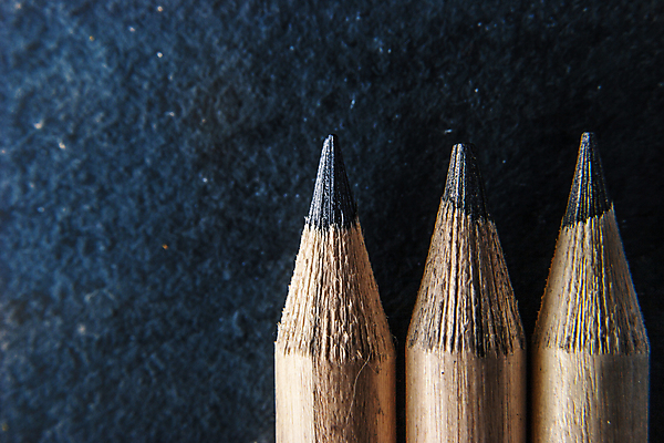 포토 JPG 해외이미지 디자인 백그라운드 탁자 안내 미술 사람없음 목재 가로 파란색 세트 연필 검은색 어둠 페인트 흰색 그리기 그림 모음 구성 흑연 해외202004 해외포토 나무 컬러 가구 재료 모션 문화예술 학용품 한글 필기구 광석 파일형식 이미지허브