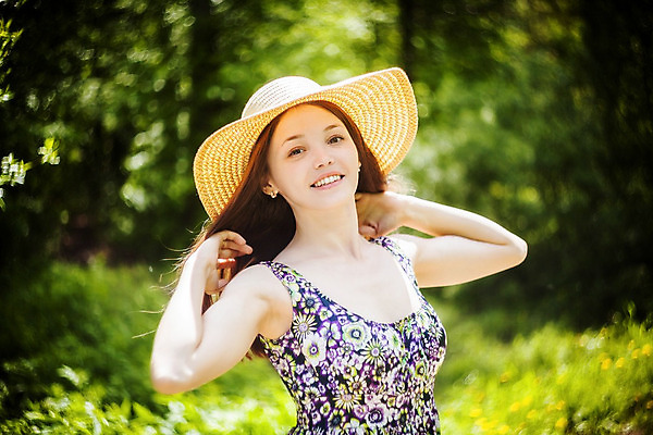 포토 JPG 해외이미지 백인 모델 응시 공원 여자 꽃 행복 얼굴 밭 자연 갈색머리 건강 한명 사람 야외 섹시 노란색 정원 맑음 봄 자유 스웨터 거짓말 돌봄 러시아인 무료 해외202004 해외포토 서양인 식물 1 헤어스타일 시선 계절 공공시설 감정 컬러 컨셉 상의 농업 모션 날씨 신체부위 생태계 파일형식 이미지허브