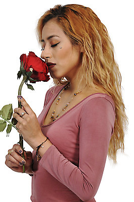 포토 JPG 해외이미지 라이프스타일 손 여자 꽃잎 꽃 행복 줄기 분홍색 결혼 꽃무늬 손가락 발렌타인데이 건강 사랑 한명 빨간색 장미 축하 신선 잡기 못 손톱관리 손톱 피부 향기 냄새 아로마 부드러움 광택 향 위생관리 해외202004 해외포토 식물 1 감정 컬러 컨셉 무늬 모션 데이이벤트 관리 사람 이벤트 생활 신체부위 공구 감각 네일아트 파일형식 이미지허브