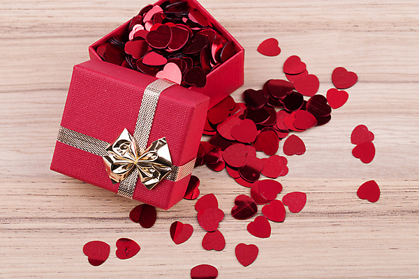 포토 JPG 해외이미지 모양 리본 백그라운드 결혼식 추상 휴가 발렌타인데이 선물 사랑 이벤트 사람없음 목재 장식 가로 빨간색 빛 상자 흰색 하트 마음 축하 황금 작음 심볼 복고 슛 꽃가루 해외202004 해외포토 나무 감정 컬러 결혼 컨셉 무늬 재료 데이이벤트 크기 가루 파일형식 이미지허브