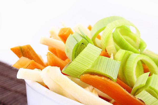 포토 JPG 해외이미지 접시 음식 다이어트 채소 오렌지 오이 건강 요리 사람없음 초록색 주방 정원 식사 저녁식사 당근 샐러드 흰색 신선 고명 닫기 자르기 먹기 준비 유기농 날것 슬라이스 후추 성분 내추럴 점심식사 섞기 영양분 채식주의자 개조 해외202004 해외포토 식기 웰빙 컬러 과일 모션 뿌리채소 향신료 채식 파일형식 이미지허브