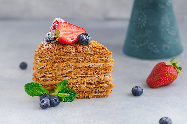 포토 JPG 해외이미지 전통 접시 음식 조각 백그라운드 부분 탁자 디저트 사람없음 목재 갈색 노란색 케이크 숟가락 빵집 우유 신선 분위기 닫기 달콤 맛 아침식사 자르기 먹기 크림 향신료 호두 레시피 칼로리 꿀 러시아인 페스츄리 핸드메이드 캐러멜 해외202004 해외포토 서양인 나무 식기 빵 컬러 가구 컨셉 재료 모션 유제품 수저 상점 식사 견과류 향미료 파일형식 이미지허브