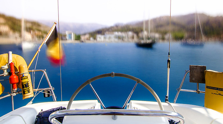 포토 JPG 해외이미지 스포츠 바다 여행 요트 교통시설 휴가 항해 사람없음 물 파란색 장비 흰색 판넬 바퀴 보트 고급 대표 갑판 지중해 함선 네비게이션 레가타 제어 해외202004 해외포토 자연요소 컬러 교통 컨셉 배_교통 시설 파일형식 이미지허브
