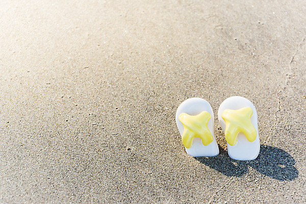 포토 JPG 해외이미지 계절 행복 바다 여행 자연 휴가 휴식 슬리퍼 사람없음 모래사장 여행객 평화 침묵 자유 해외202004 해외포토 감정 신발 컨셉 사람 소리 생태계 파일형식 이미지허브