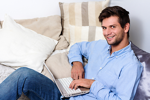 포토 JPG 해외이미지 백인 1 학생 라이프스타일 남자 행복 여유 인터넷 비즈니스 통신 휴식 주택 갈색머리 한명 사람 앉기 성인 파란색 노트북 스터디 컴퓨터 소파 공책 웹 방 흰색 청바지 업무 작업 비즈니스맨 작음 무선전화기 해외202004 해외포토 서양인 헤어스타일 감정 컬러 컨셉 의자 바지 모션 문구용품 건물 생활 전자제품 학습 직장인 크기 전화기 파일형식 이미지허브