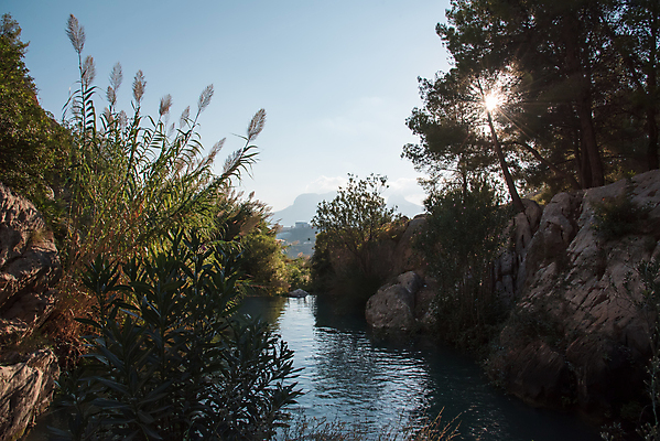 포토 JPG 해외이미지 공원 산 풍경 사람없음 초록색 물 강 폭포 스페인 해외202004 해외포토 자연요소 공공시설 유럽 컬러 자연 파일형식 이미지허브