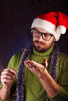포토 JPG 해외이미지 백인 남자 행복 얼굴 크리스마스장식 크리스마스 새로움 수염 한명 빨간색 초록색 산타클로스 유행 기쁨 흰색 축하 표현 뜨개질 12월 연도 스웨터 콧수염 호기심 흥분 스타일 2017년 클라우스 해외202004 해외포토 서양인 1 기념일 감정 컬러 컨셉 상의 사람 취미 신체부위 날짜 파일형식 이미지허브