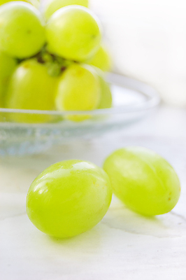 포토 JPG 해외이미지 식물 라이프스타일 접시 열매 음식 백그라운드 잎 다이어트 채소 과일 유리 탁자 포도 디저트 건강 사람없음 초록색 여름 농작물 노란색 와인 주스 가을 흰색 신선 원형 사발 달콤 맛 다발 오브젝트 포도밭 포도나무 고립 숙성 해외202004 해외포토 도형 식기 계절 음료 컬러 가구 컨셉 밭 농업 재질 주류 생활 사기그릇 과일나무 파일형식 이미지허브