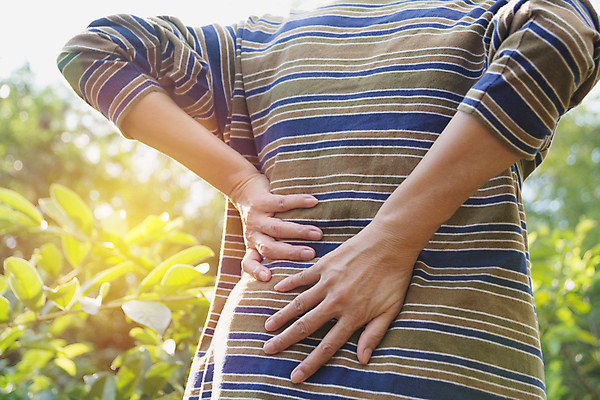 포토 JPG 해외이미지 백인 손 남자 백그라운드 신체 근육 스트레스 건강 사람 성인 사람없음 야외 빨간색 사무실 고통 터치 환자 마사지 신장 질병 지압 척추 근육질 문제 테라피 돌봄 물리치료 옛날 요통 증상 해외202004 해외포토 서양인 감정 컬러 비즈니스 의학 모션 뼈 신체부위 치료 뷰티 비뇨기관 몸매 허리통증 파일형식 이미지허브