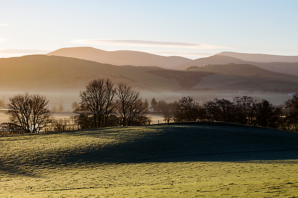 포토 JPG 해외이미지 나무 유럽 여행 밭 농업 자연 하늘 아침 영국 산 그림자 풍경 사람없음 초록색 여름 파란색 농장 일출 환경 골짜기 계곡 새벽 하이킹 추위 안개 시골 신선 이슬 탈출 언덕 장면 산악지대 방법 우울감 수평선 스코틀랜드 해외202004 해외포토 주간 자연요소 식물 계절 감정 나라 산업 컬러 컨셉 레저 날씨 노을 생태계 파일형식 이미지허브