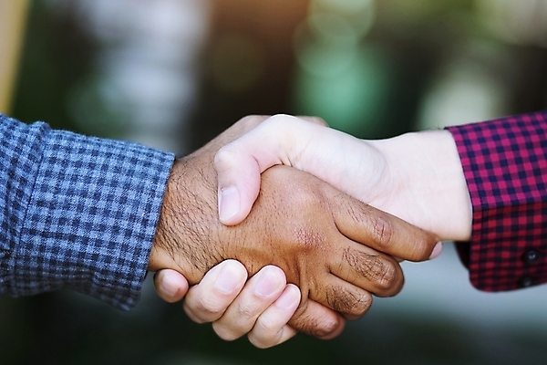 포토 JPG 해외이미지 직업 손 백그라운드 컨셉 회사 비즈니스 성공 협력 사람 사람없음 친구 인사 업무 직장인 비즈니스맨 시장 닫기 연결 계약 약속 투자 상업 떨림 이해 콜라보레이션 해외202004 해외포토 남자 관계 모션 신체부위 예절 작업 파일형식 이미지허브