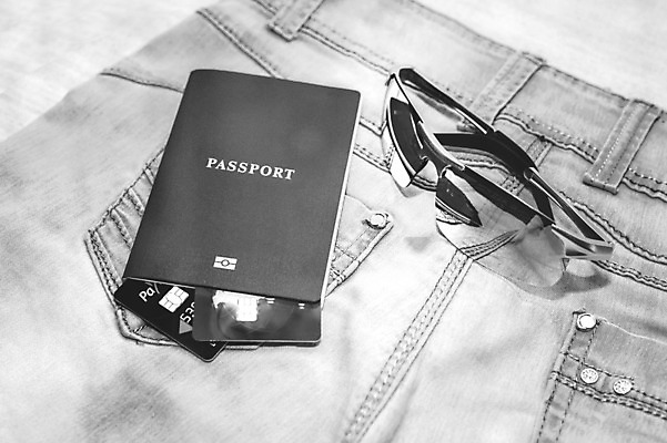 포토 JPG 해외이미지 라이프스타일 디자인 종이 안경 도로 여행 백그라운드 컨셉 돈 비즈니스 장신구 휴가 휴식 설계 사람없음 파란색 쇼핑 하이킹 탐험 껍질 청바지 신용카드 플랫 구매 승차 심볼 사인 준비 여권 결제 위치 방법 요금 스타일 해외202004 해외포토 잡화 길 컬러 바지 교통시설 모션 레저 생활 금융 재산 파일형식 이미지허브