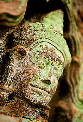 포토 JPG 해외이미지 구름 전통 외관 아시아 종교 문화 얼굴 조각 여행 불교 건축양식 하늘 미술 미소 사람없음 야외 건물 파란색 머리 탑 바위 기도 사찰 영혼 역사 원주민 산등성이 캄보디아 사암 천연기념물 고고학 옛날 파멸 해외202004 해외포토 자연요소 건축물 교육 건축 나라 컬러 컨셉 종교건축 문화예술 산 표정 신체부위 돌_바위 아프리카인 파일형식 소멸 이미지허브