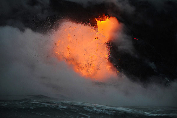 포토 JPG 해외이미지 바다 사람없음 야외 흐름 뜨거움 연기 위험 재해 화산 용암 화산섬 해외202004 해외포토 섬 컨셉 산 파일형식 이미지허브