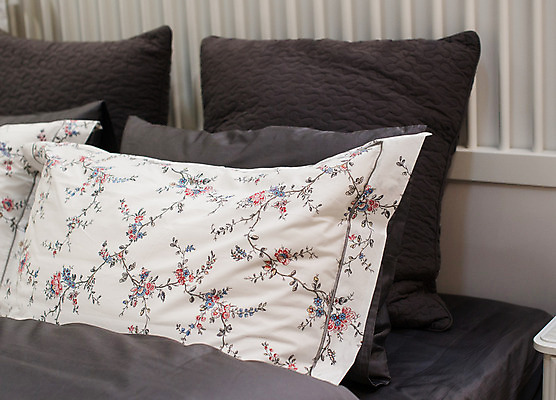 포토 JPG 해외이미지 라이프스타일 디자인 벽 가구 쿠션 건축양식 베개 침구 호텔 아침 주택 사람없음 내부 장식 가로 빛 소파 갈색 꽃병 침실 이불 방 흰색 침대 잠 커튼 고급 우아함 담요 복고 라임 시트 리빙 스타일 안락 해외202004 해외포토 주간 건축 꽃 컬러 생활용품 컨셉 의자 과일 숙소 건물 생활 파일형식 이미지허브