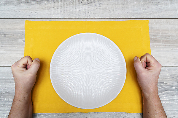 포토 JPG 해외이미지 백인 직업 1 접시 남자 산업 음식 백그라운드 포크 컨셉 다이어트 탁자 쟁반 관리 서기 사람 정장 성인 사람없음 가로 사무실 요식업 공백 흰색 잡기 도움 칼 종업원 배고픔 서비스 서빙 고립 서버 헬프 해외202004 해외포토 서양인 식기 옷 컬러 가구 비즈니스 모션 건강 파일형식 이미지허브