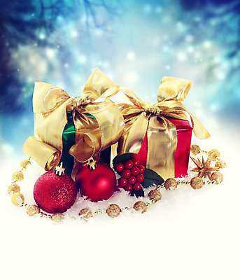 포토 JPG 해외이미지 나무 계절 행복 별 리본 백그라운드 크리스마스 2 겨울 공 하늘 휴가 선물 사람없음 야외 장식 빨간색 초록색 파란색 선물상자 빛 상자 어둠 수확 흰색 나뭇가지 축하 인사 야간 저녁 복고 마법 카피스페이스 해외202004 해외포토 자연요소 식물 기념일 감정 컬러 컨셉 농업 공백 예절 파일형식 이미지허브